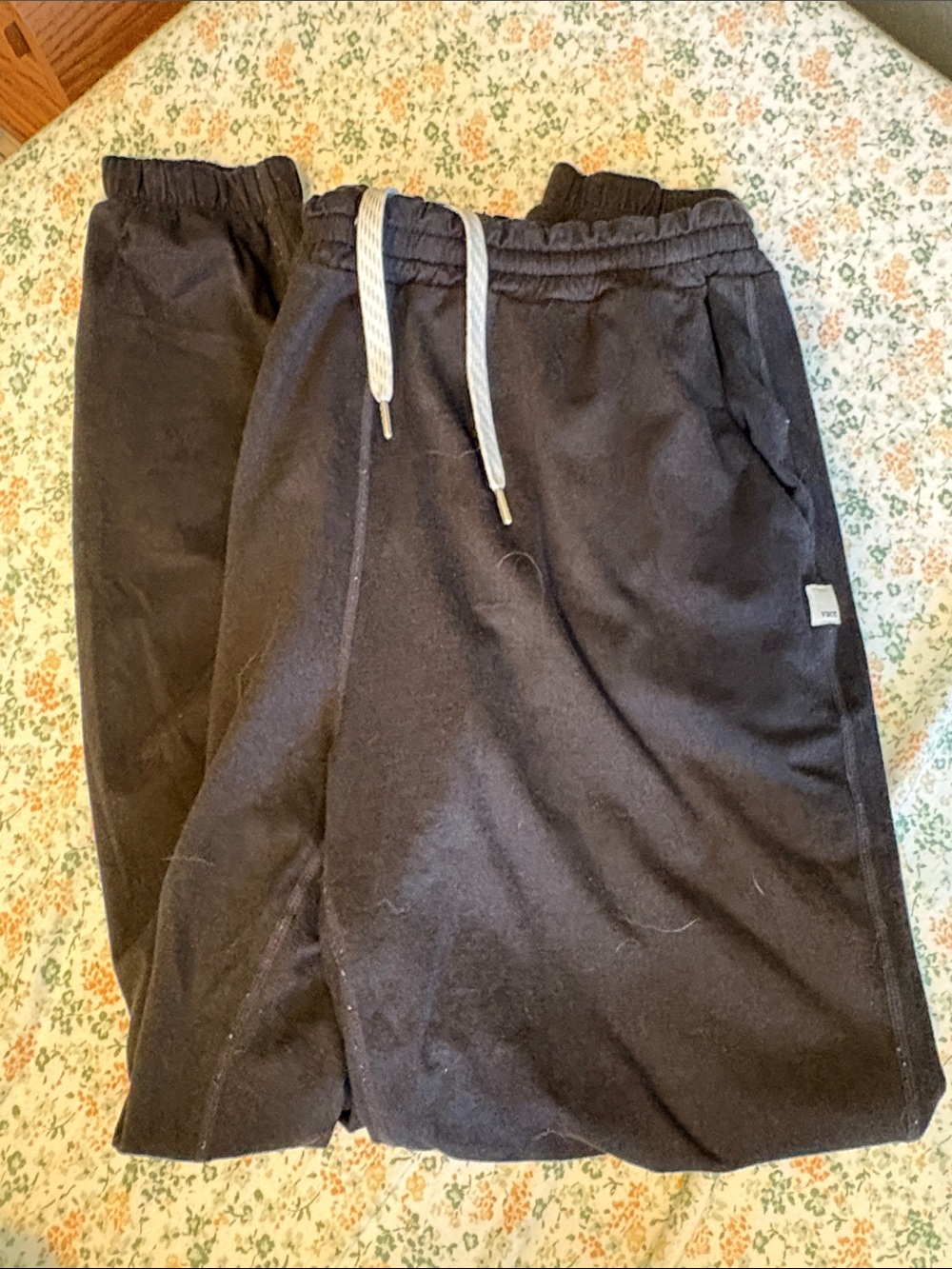 Vuori Black Drawstring Lounge Pants with Side Pockets